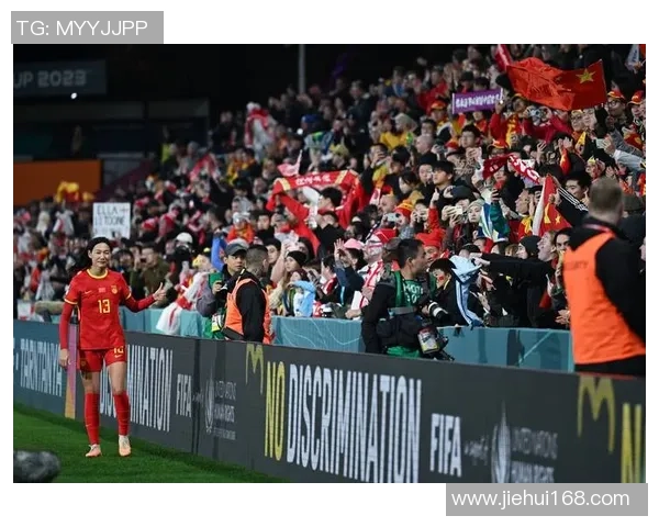 06年世界杯热身赛中国队迎战法国队展现拼搏精神与足球魅力